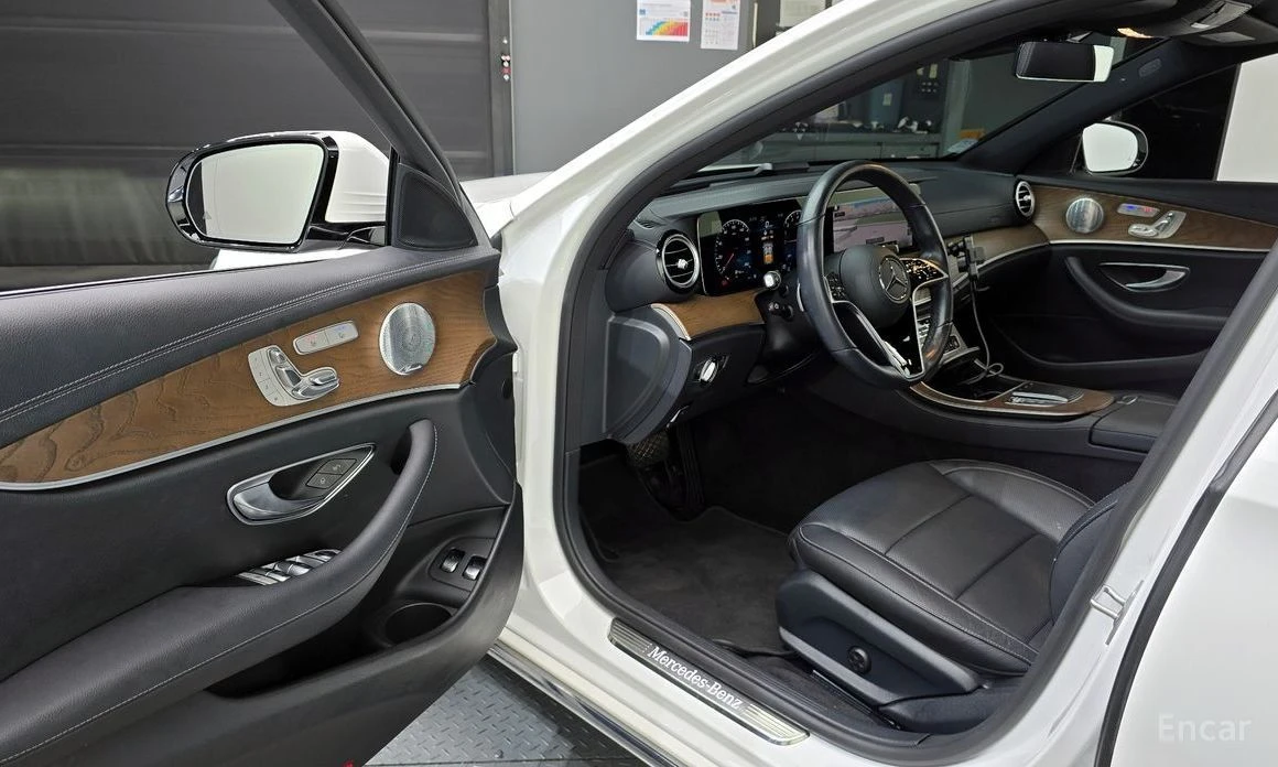 Mercedes-Benz E 300  - изображение 10