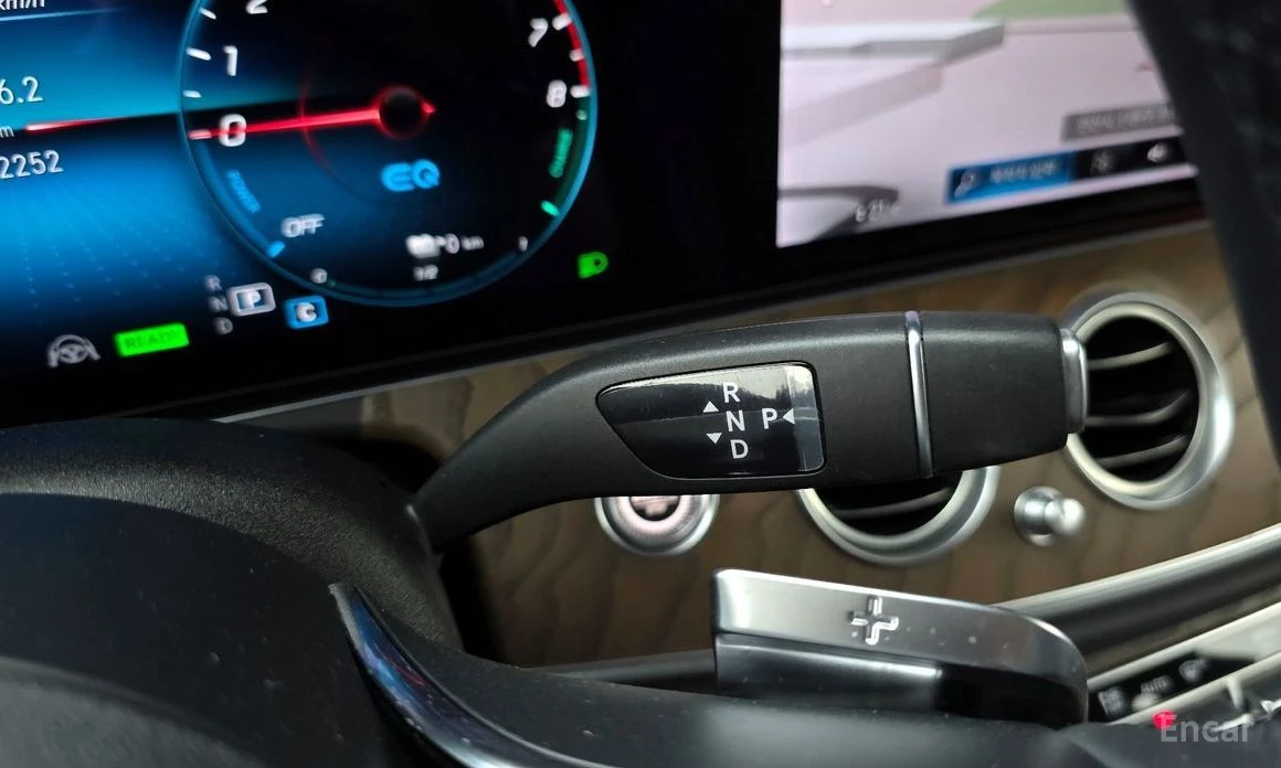 Mercedes-Benz E 300  - изображение 9