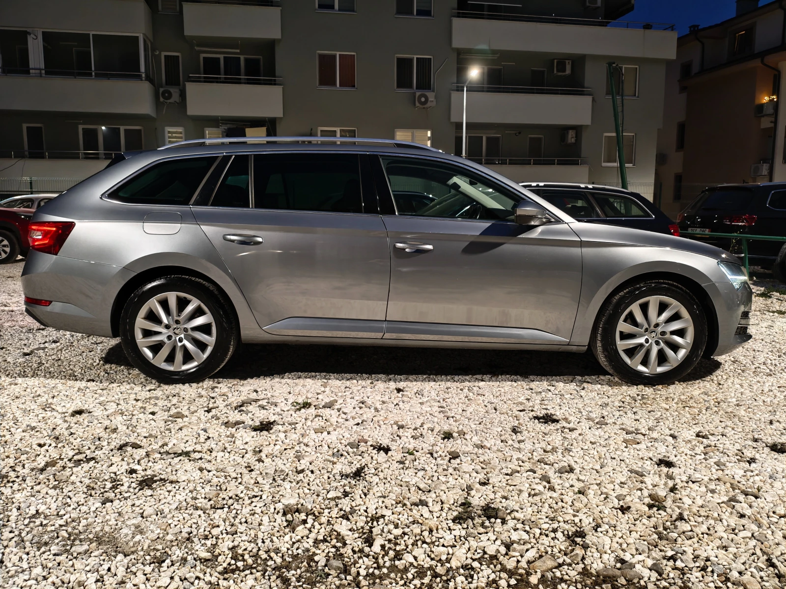 Skoda Superb 2.0 Tdi DSG Style - изображение 4