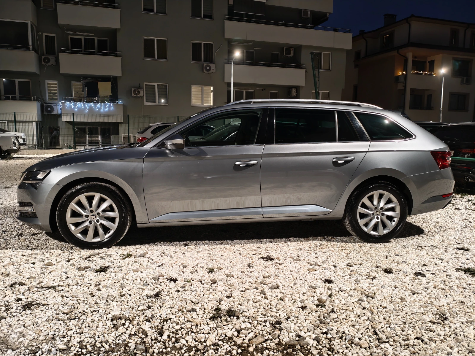 Skoda Superb 2.0 Tdi DSG Style - изображение 8
