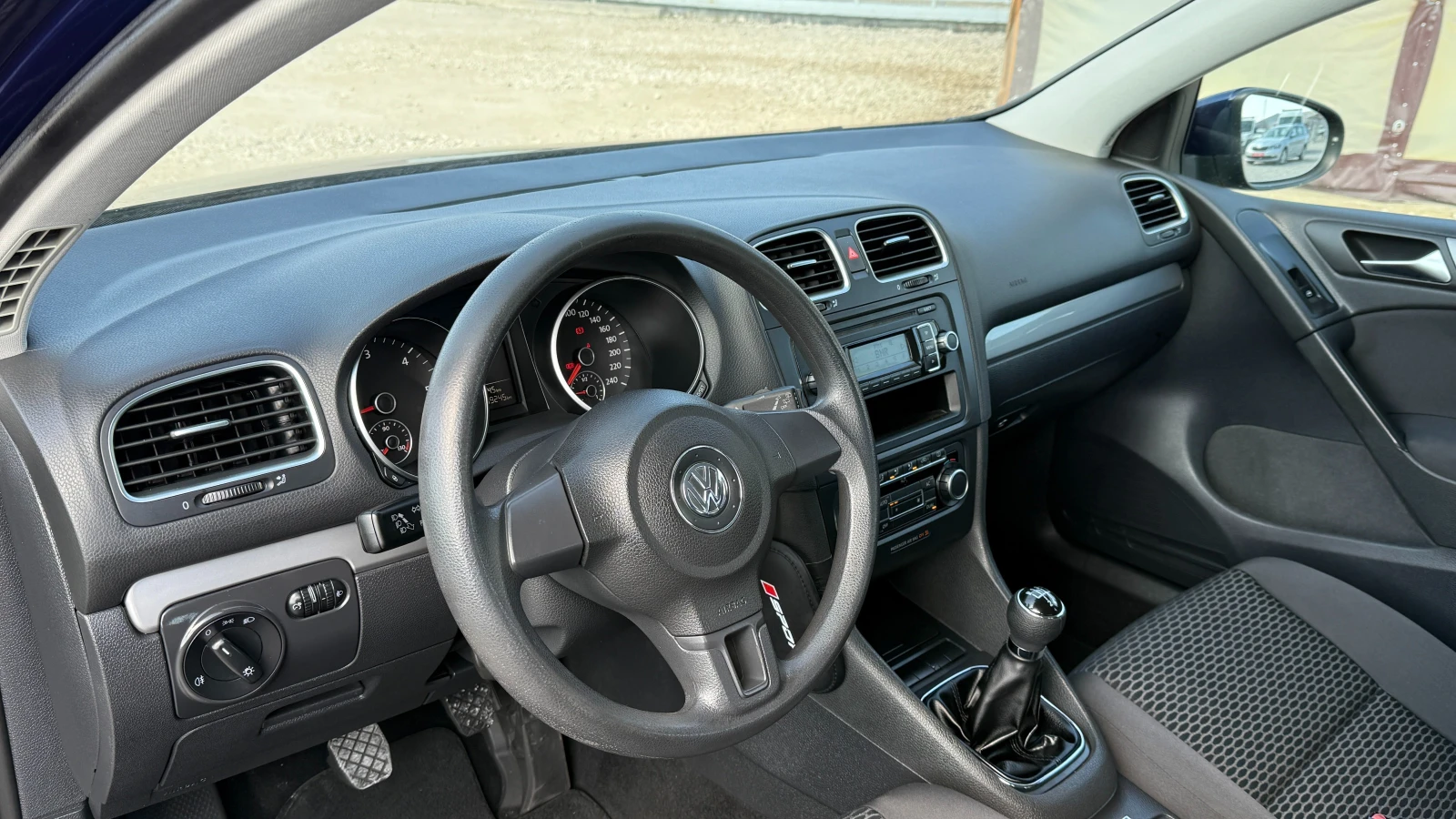 VW Golf 1.6TDI/105кс/5скорости/EURO 5/ВНОС ОТ ИТАЛИЯ/, снимка 13 - Автомобили и джипове - 53100112
