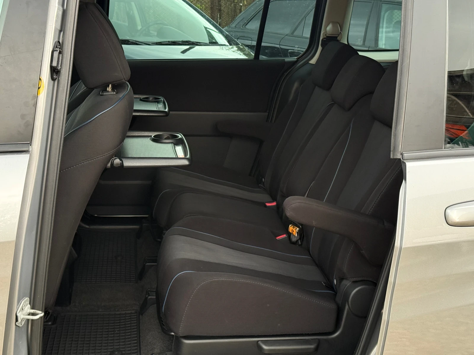 Mazda 5 1.8i* 7места* TOP, снимка 12 - Автомобили и джипове - 54400748
