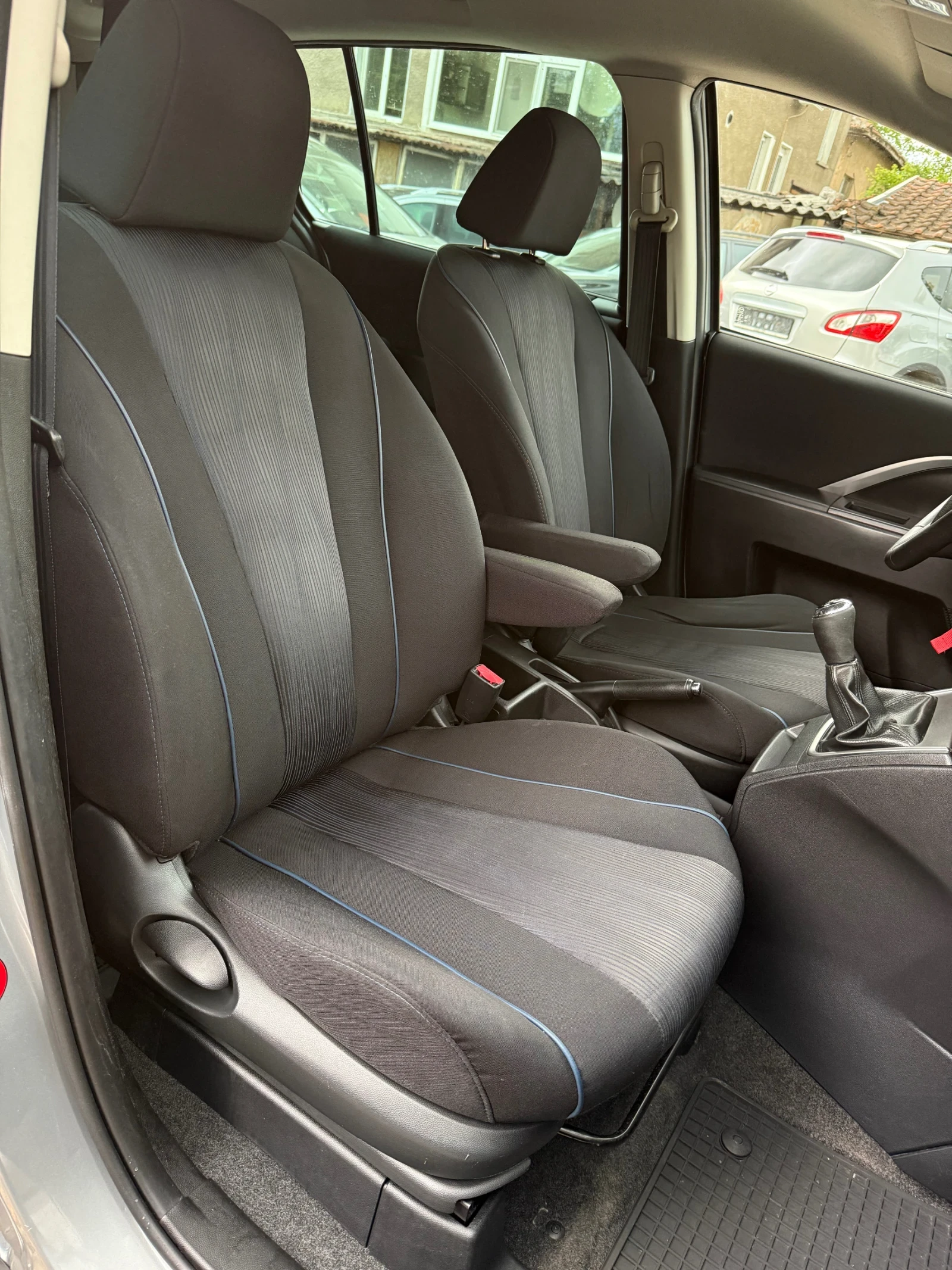 Mazda 5 1.8i* 7места* TOP, снимка 9 - Автомобили и джипове - 54400748