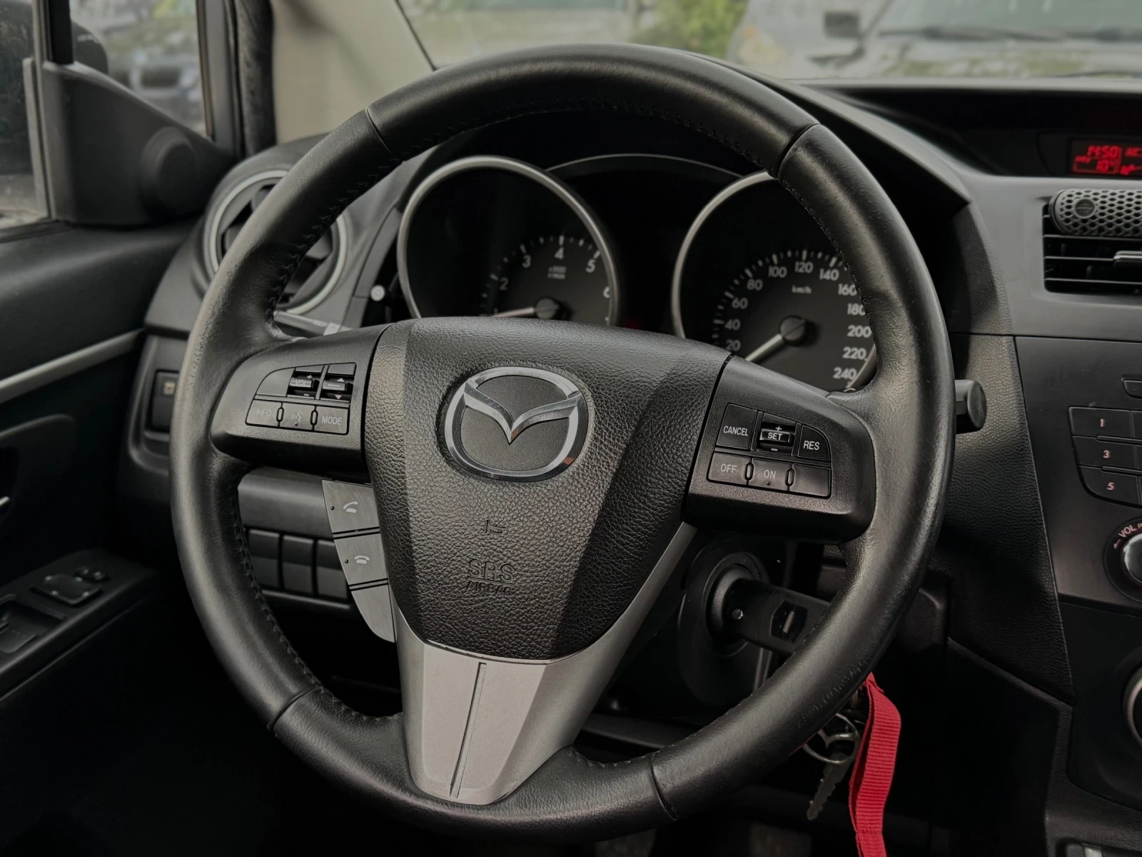 Mazda 5 1.8i* 7места* TOP, снимка 15 - Автомобили и джипове - 54400748