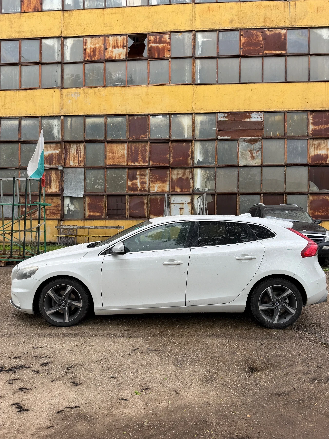 Volvo V40 R Design, снимка 4 - Автомобили и джипове - 54486763