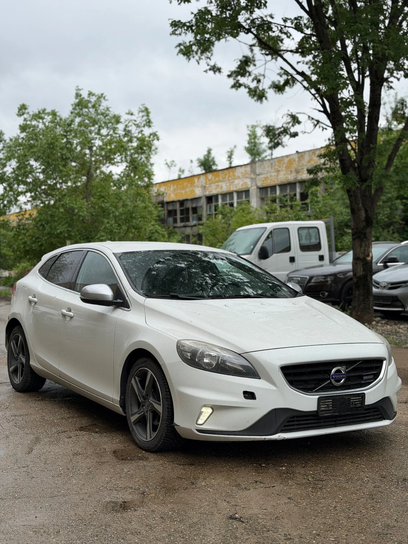 Volvo V40 R Design, снимка 2 - Автомобили и джипове - 54486763