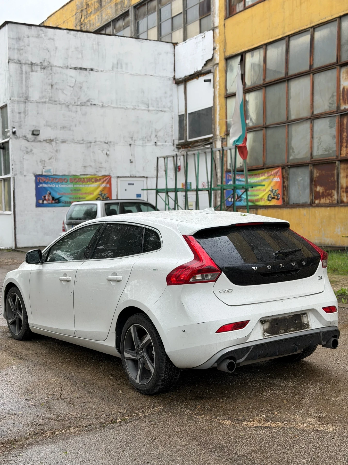 Volvo V40 R Design, снимка 6 - Автомобили и джипове - 54486763