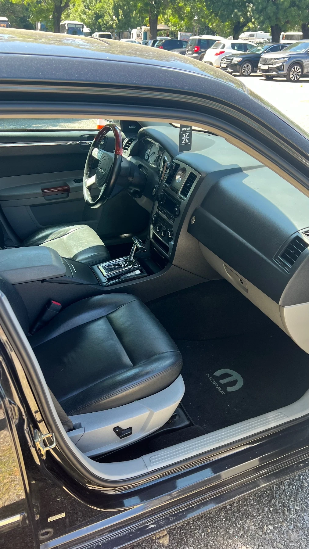 Chrysler 300c, снимка 13 - Автомобили и джипове - 54510028
