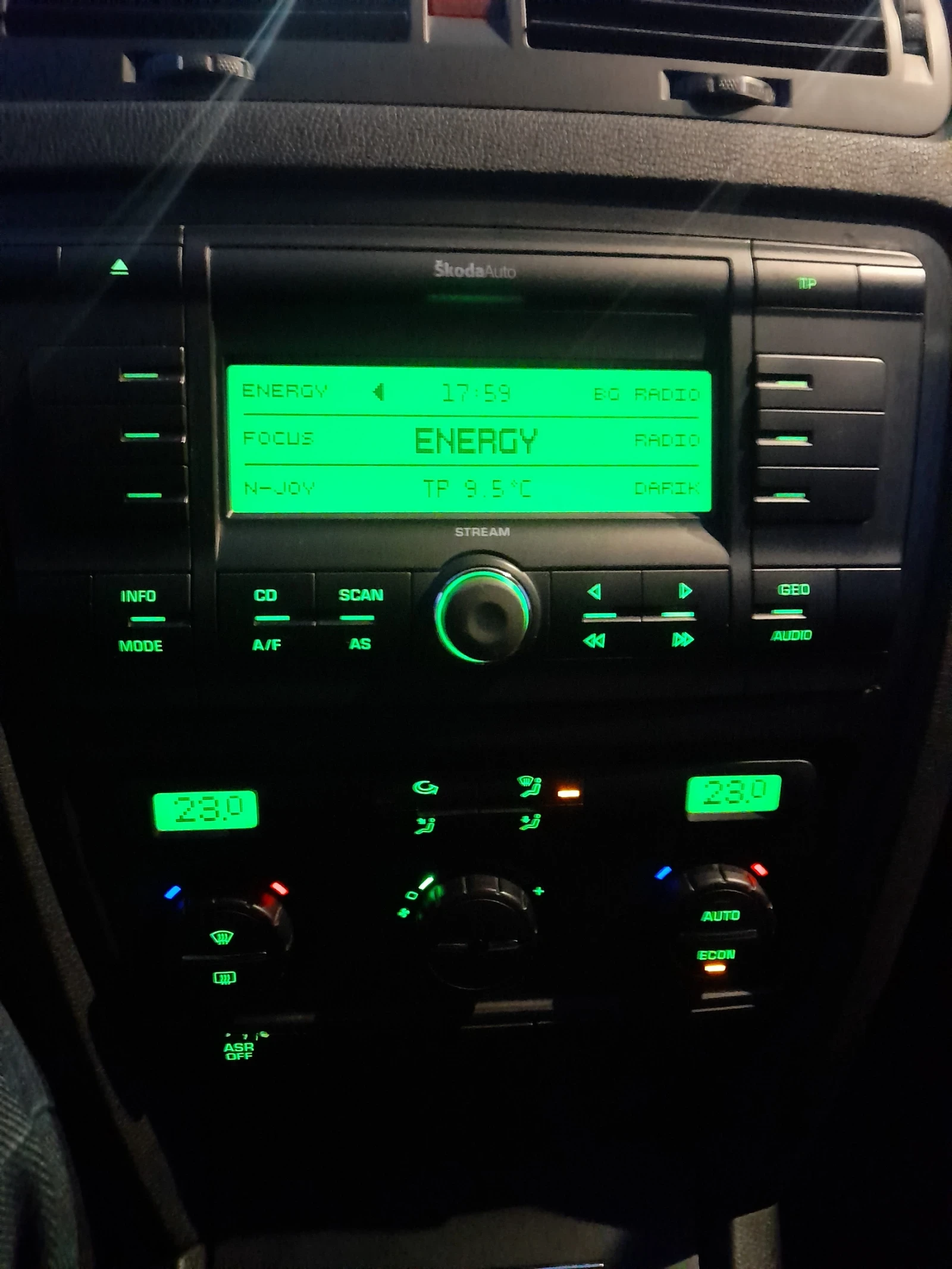 Skoda Octavia 1.9 TDI, снимка 6 - Автомобили и джипове - 54636627