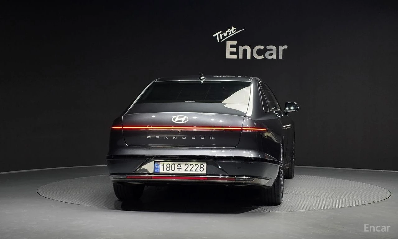Hyundai Grandeur 3.5* CALLIGRAPHY* HEAD-UP* DISTRONIC* 360* ОБДУХ, снимка 3 - Автомобили и джипове - 54741428