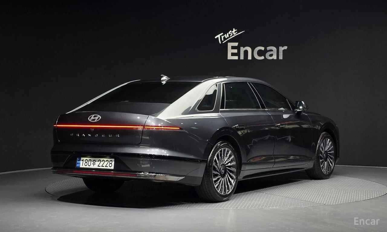 Hyundai Grandeur 3.5* CALLIGRAPHY* HEAD-UP* DISTRONIC* 360* ОБДУХ, снимка 4 - Автомобили и джипове - 54741428