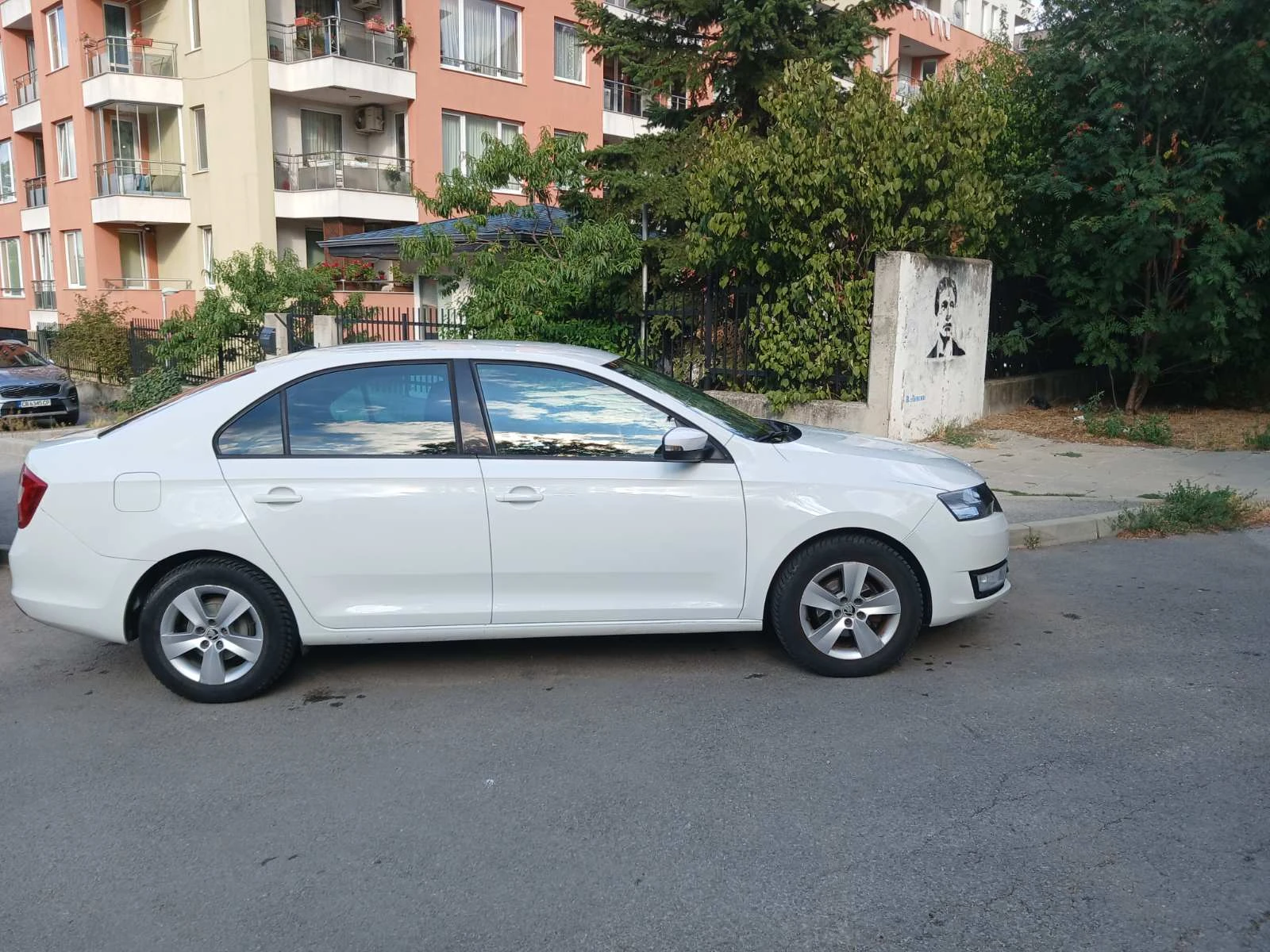 Skoda Rapid седан, фабрично газ, снимка 3 - Автомобили и джипове - 55598370