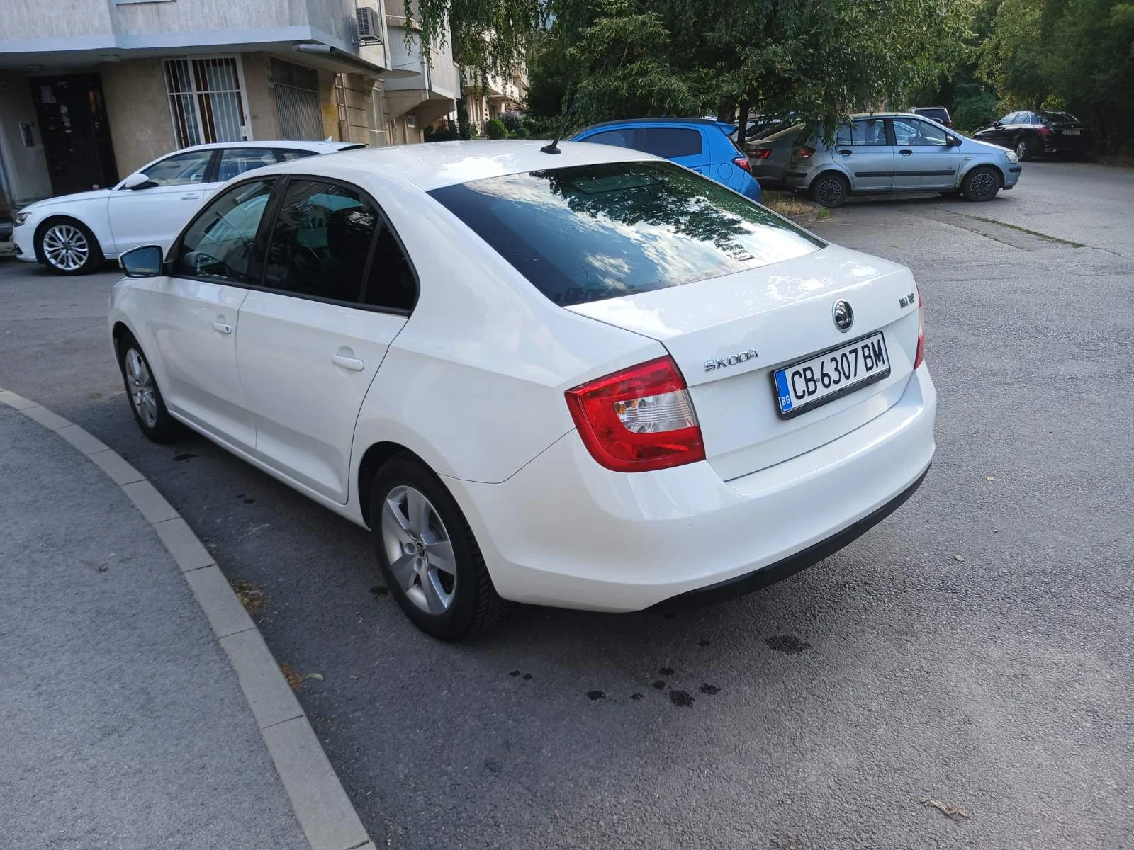 Skoda Rapid седан, фабрично газ, снимка 6 - Автомобили и джипове - 55598370