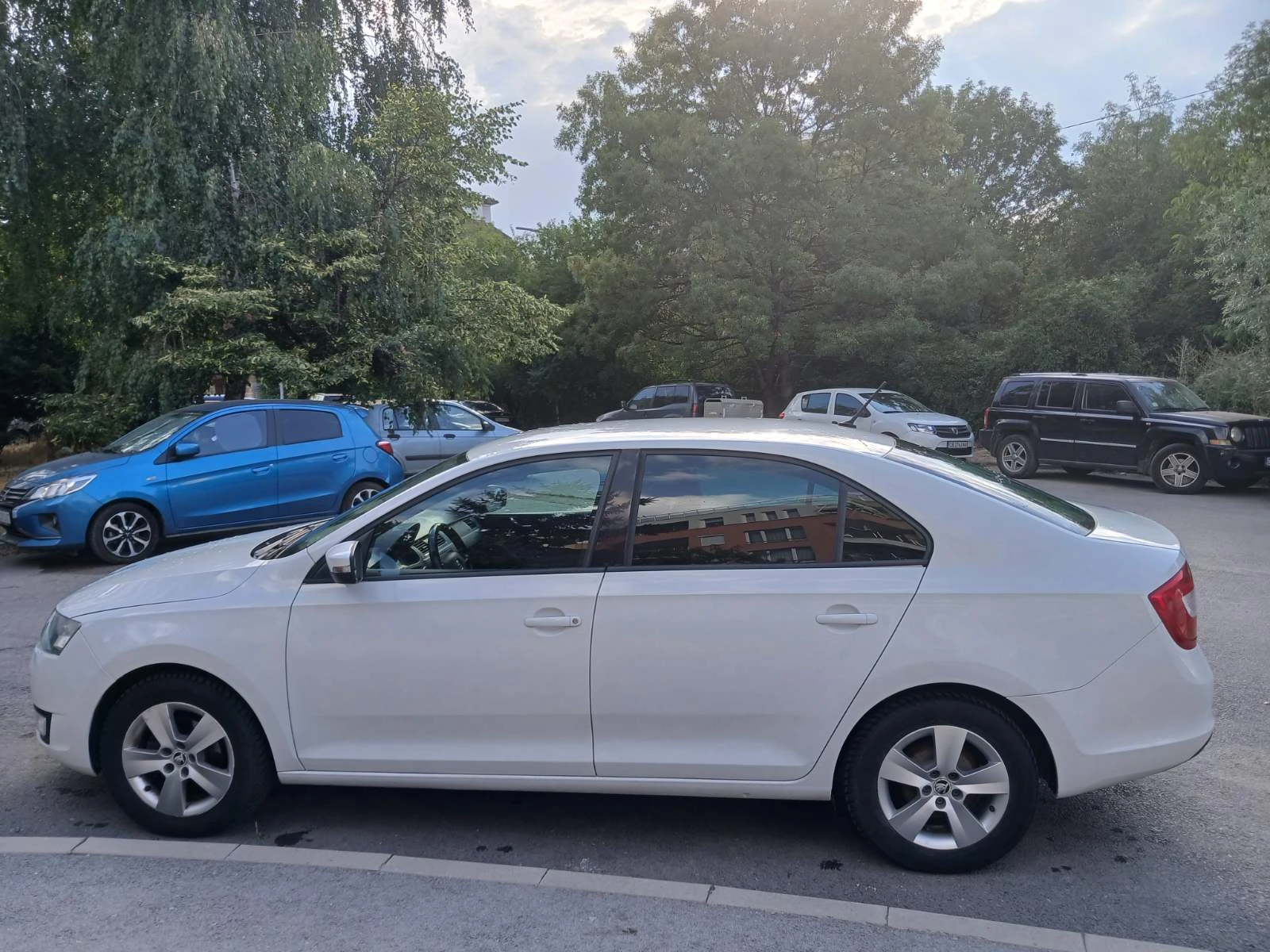 Skoda Rapid седан, фабрично газ, снимка 7 - Автомобили и джипове - 55598370