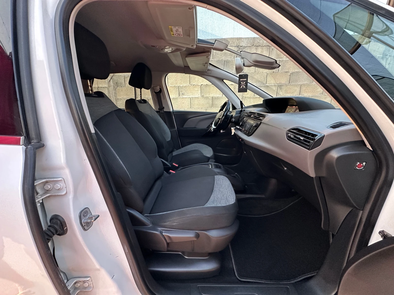 Citroen C4 Picasso 1.6 Blue-HDi Автоматик Реални километри, снимка 14 - Автомобили и джипове - 55710695