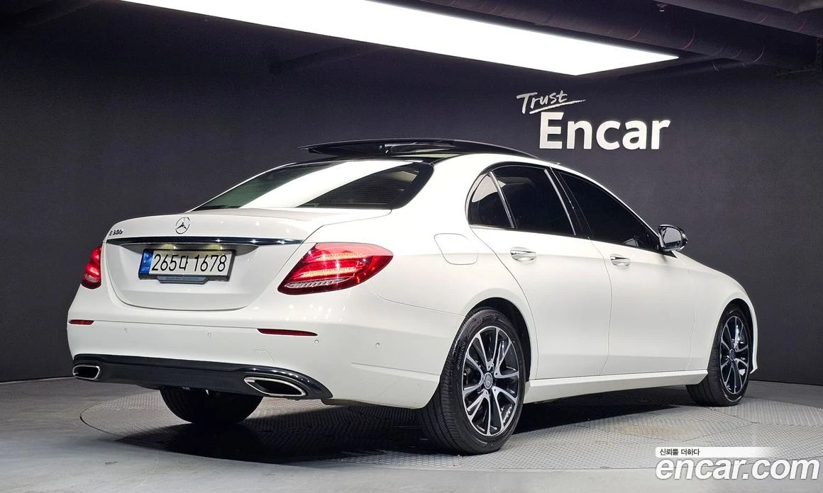 Mercedes-Benz E 300 E300 Avantgarde, снимка 2 - Автомобили и джипове - 56122910