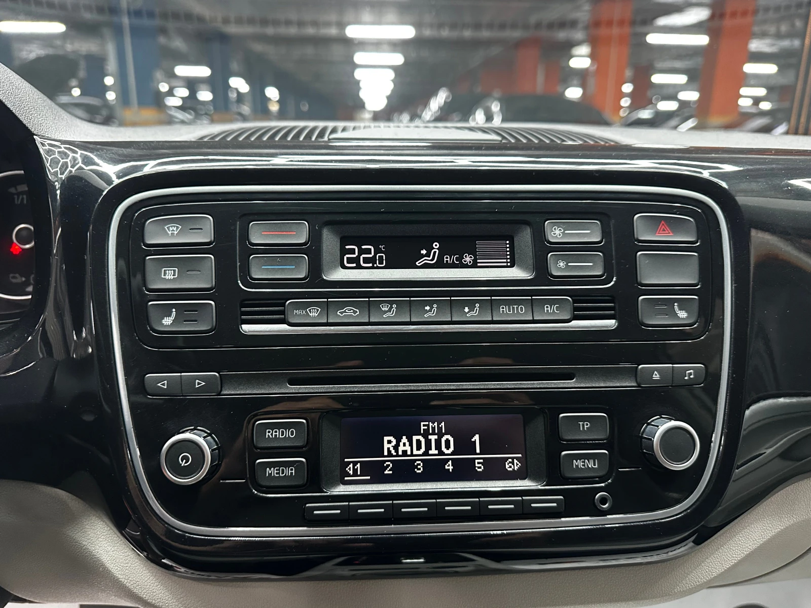 VW Up e-UP, снимка 11 - Автомобили и джипове - 56130962