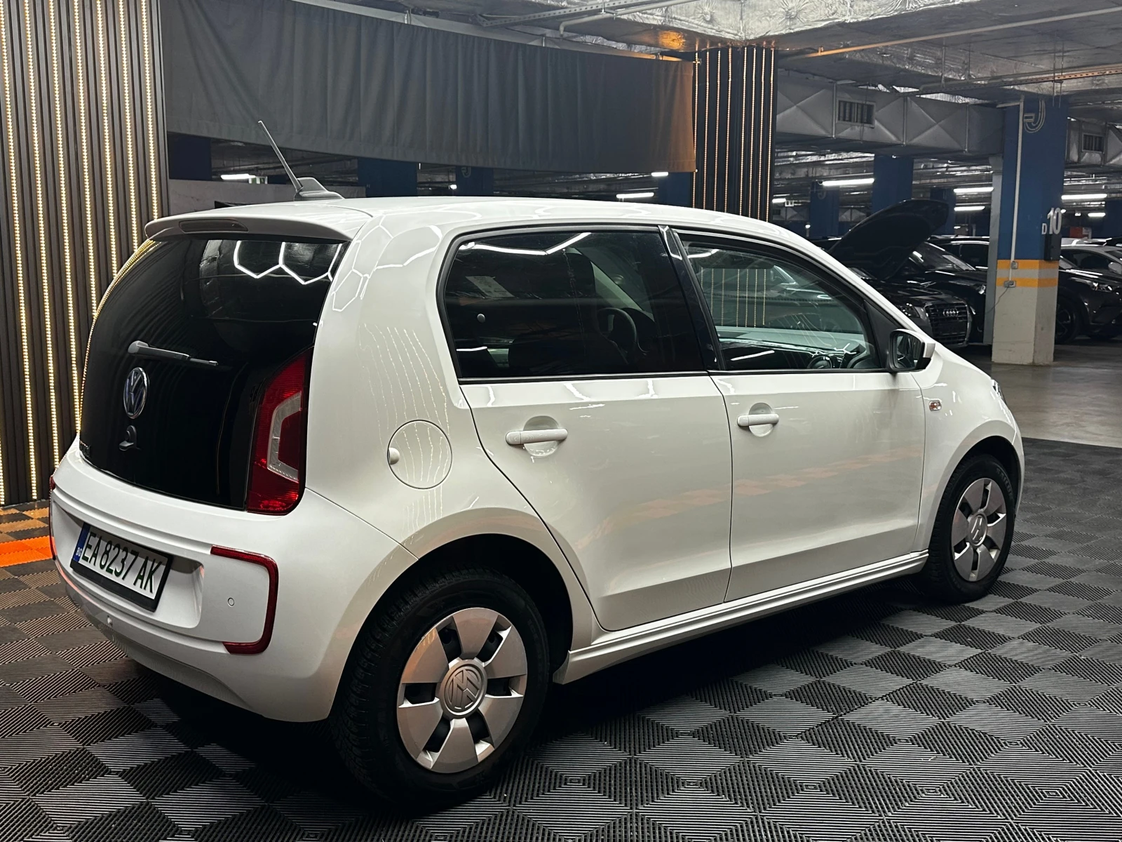 VW Up e-UP, снимка 5 - Автомобили и джипове - 56130962
