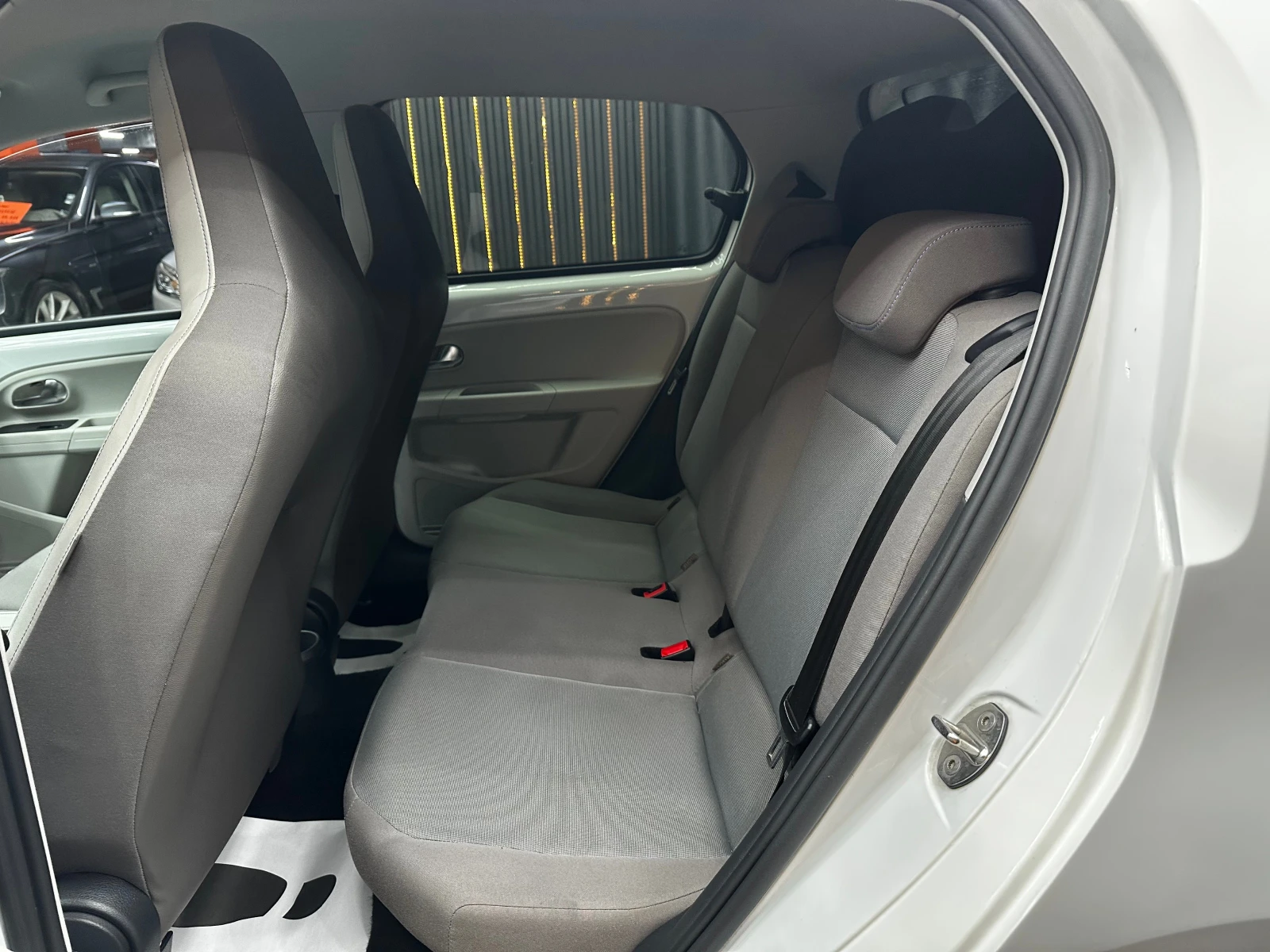 VW Up e-UP, снимка 8 - Автомобили и джипове - 56130962