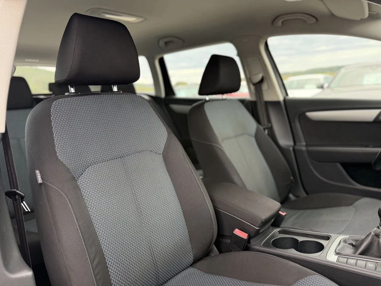 VW Passat 1.6TDI , снимка 15 - Автомобили и джипове - 56185393