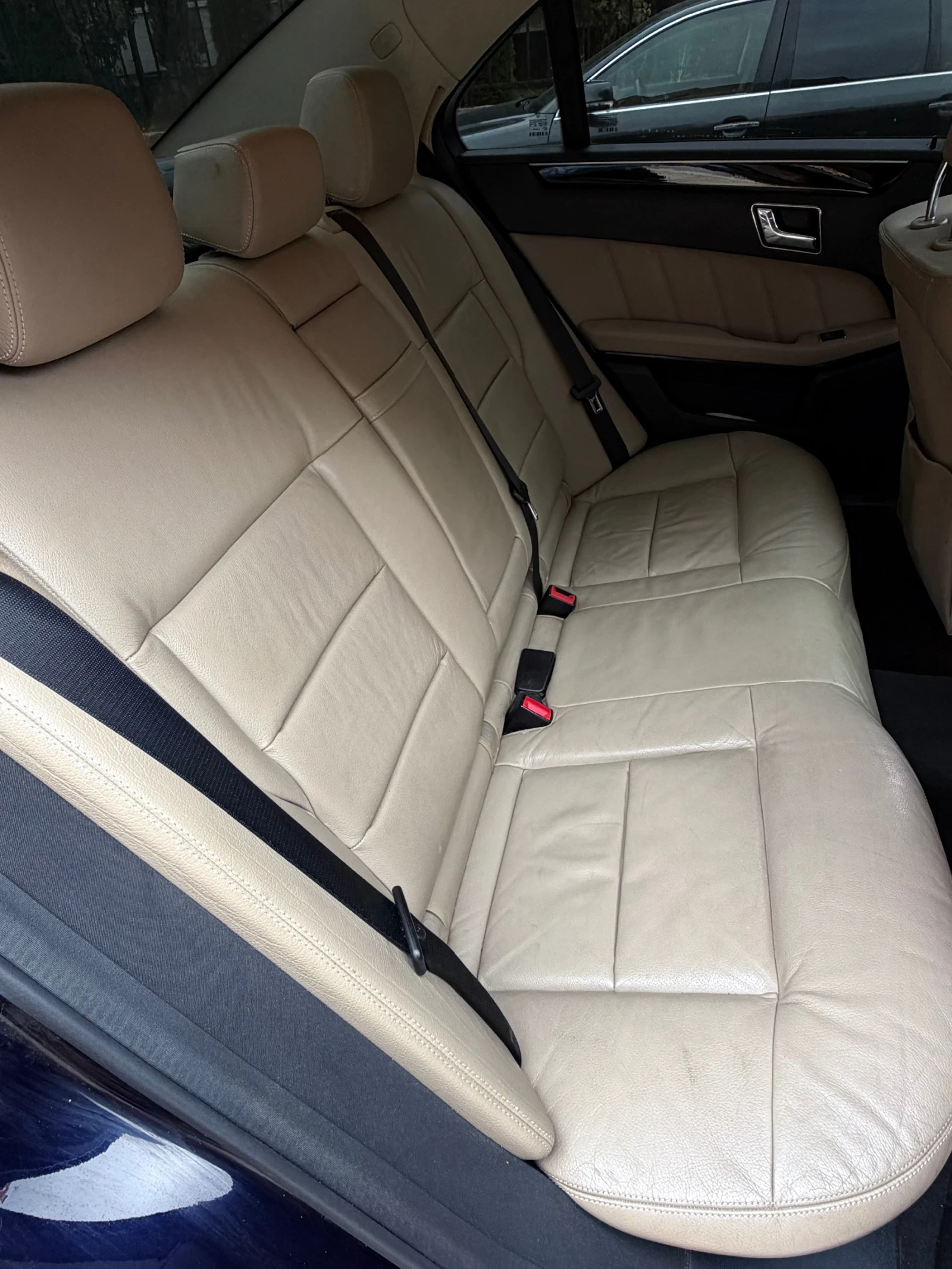 Mercedes-Benz E 220, снимка 9 - Автомобили и джипове - 56707355