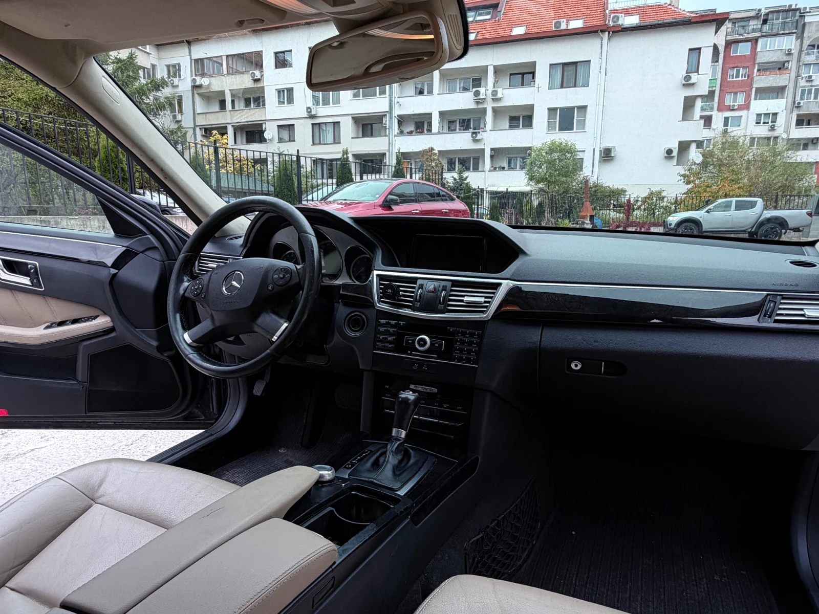 Mercedes-Benz E 220, снимка 5 - Автомобили и джипове - 56707355