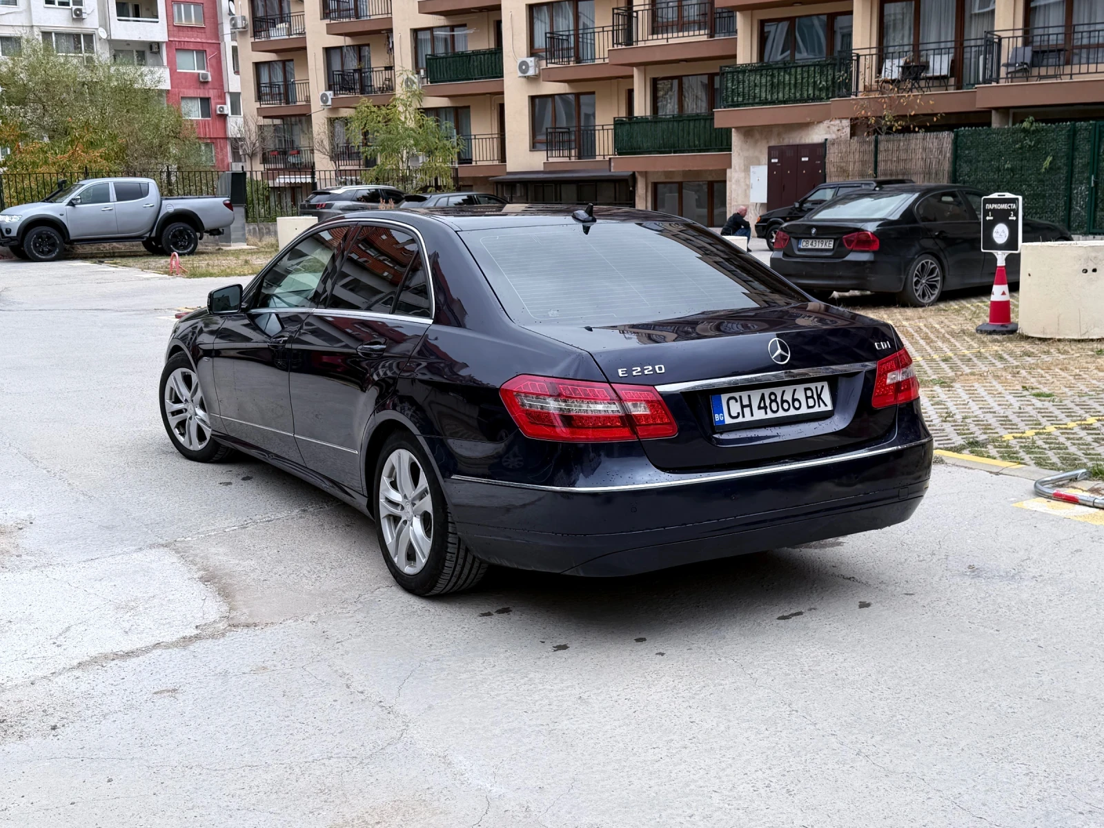 Mercedes-Benz E 220, снимка 3 - Автомобили и джипове - 56707355