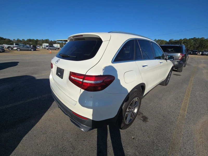 Mercedes-Benz GLC 300 PANO/KEYLESS/LANE ASSIST/NAVI/ПОДГРЕВ, снимка 4 - Автомобили и джипове - 48530950