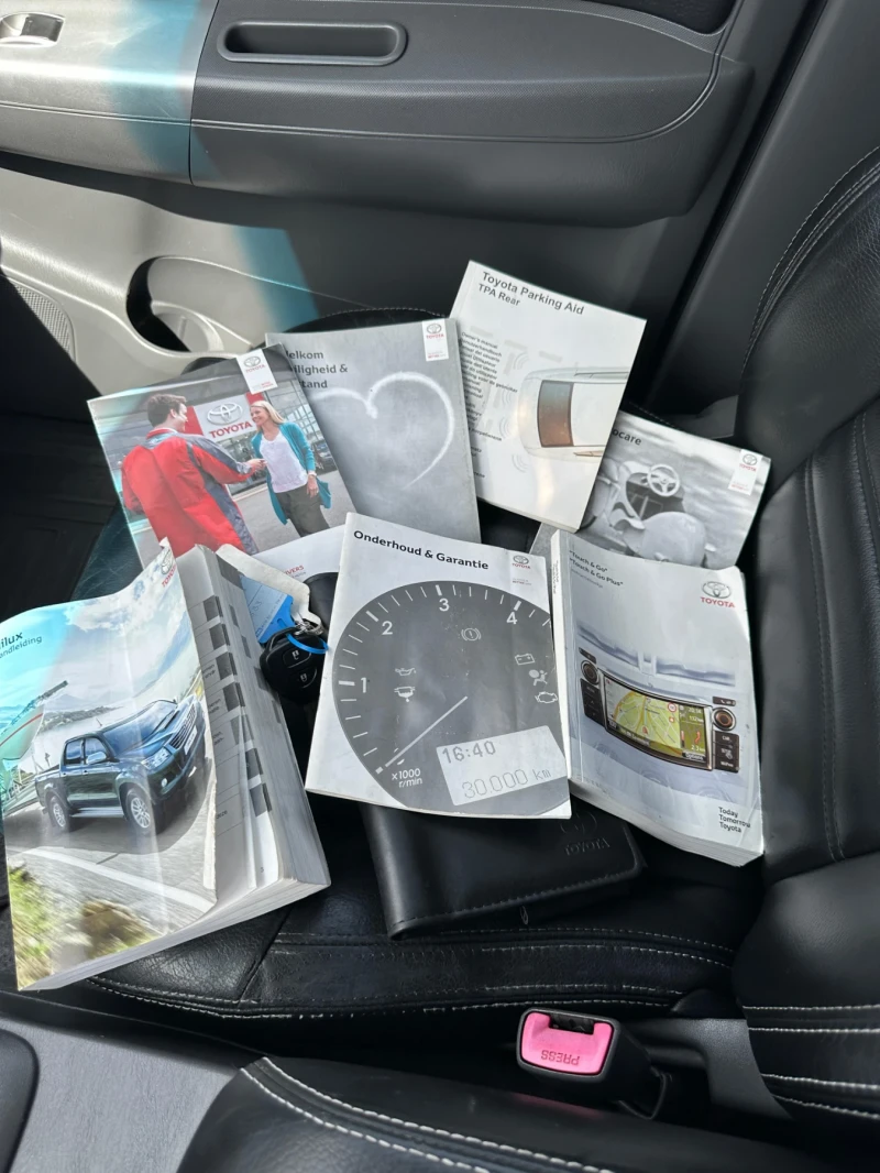 Toyota Hilux 4х4, снимка 13 - Автомобили и джипове - 51630113