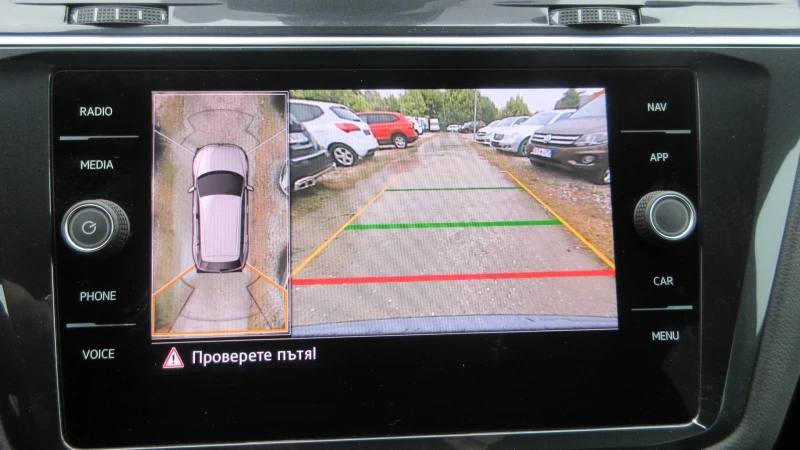 VW Tiguan R-LINE-2.0TDI-4х4-190HP-360-ТОП СЪСТОЯНИЕ, снимка 15 - Автомобили и джипове - 51961903