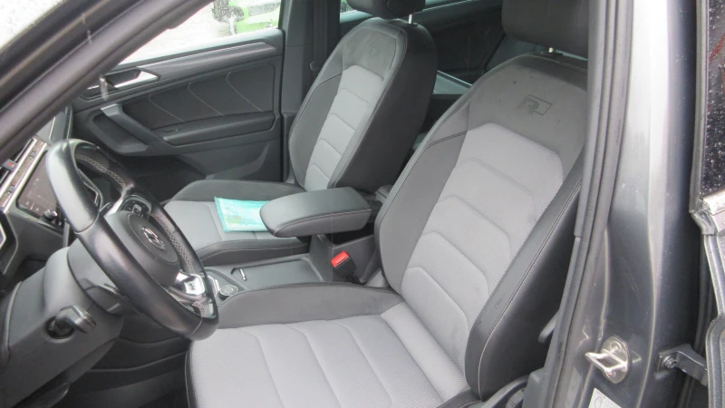 VW Tiguan R-LINE-2.0TDI-4х4-190HP-360-ТОП СЪСТОЯНИЕ, снимка 11 - Автомобили и джипове - 51961903
