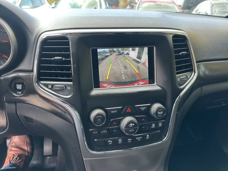 Jeep Grand cherokee * АВТО КРЕДИТ* ЦЕНА ДО БГ * СЕРВИЗНА ИСТОРИЯ * , снимка 13 - Автомобили и джипове - 52538912