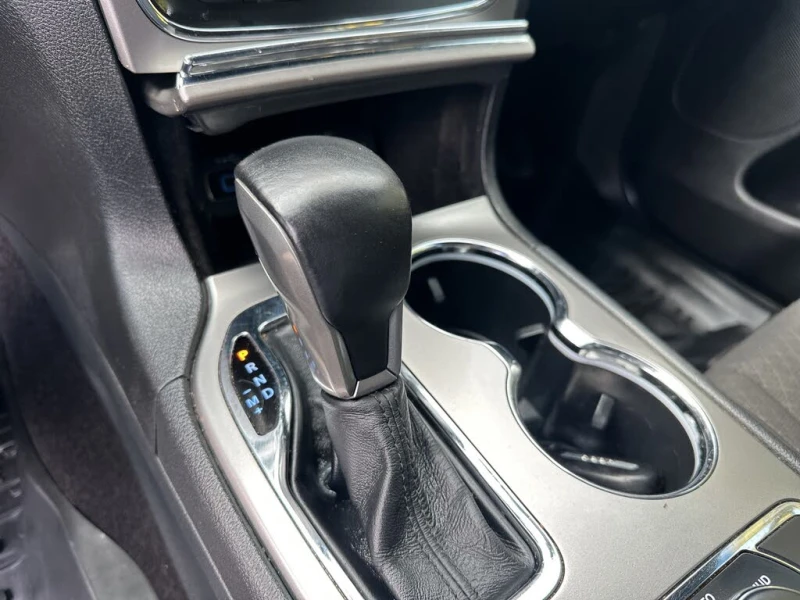 Jeep Grand cherokee * АВТО КРЕДИТ* ЦЕНА ДО БГ * СЕРВИЗНА ИСТОРИЯ * , снимка 14 - Автомобили и джипове - 52538912