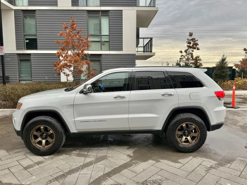 Jeep Grand cherokee 5.7 * * CARFAX * * АВТО КРЕДИТ * * , снимка 3 - Автомобили и джипове - 53136593