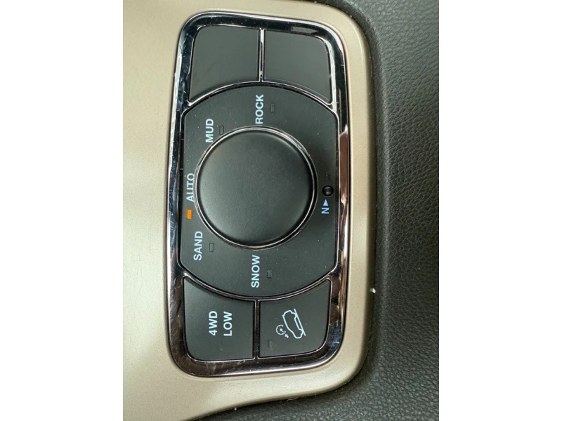 Jeep Grand cherokee 5.7 * * CARFAX * * АВТО КРЕДИТ * * , снимка 10 - Автомобили и джипове - 53136593