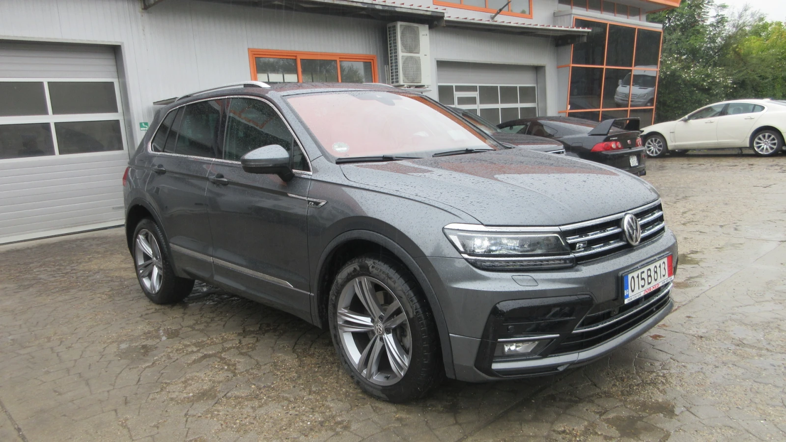 VW Tiguan R-LINE-2.0TDI-4х4-190HP-360-ТОП СЪСТОЯНИЕ - изображение 3