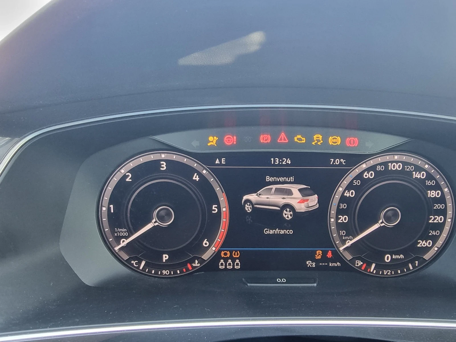 VW Tiguan 2.0TDI, снимка 13 - Автомобили и джипове - 53857638