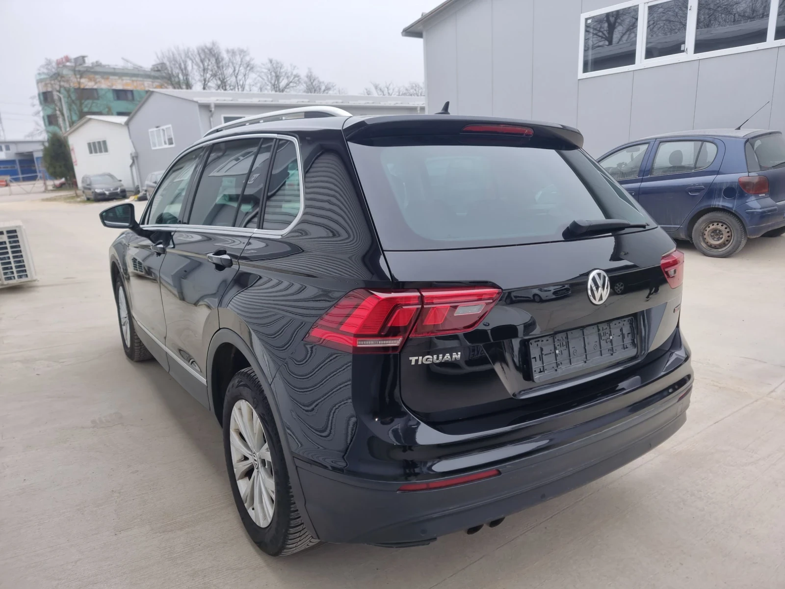 VW Tiguan 2.0TDI, снимка 9 - Автомобили и джипове - 53857638