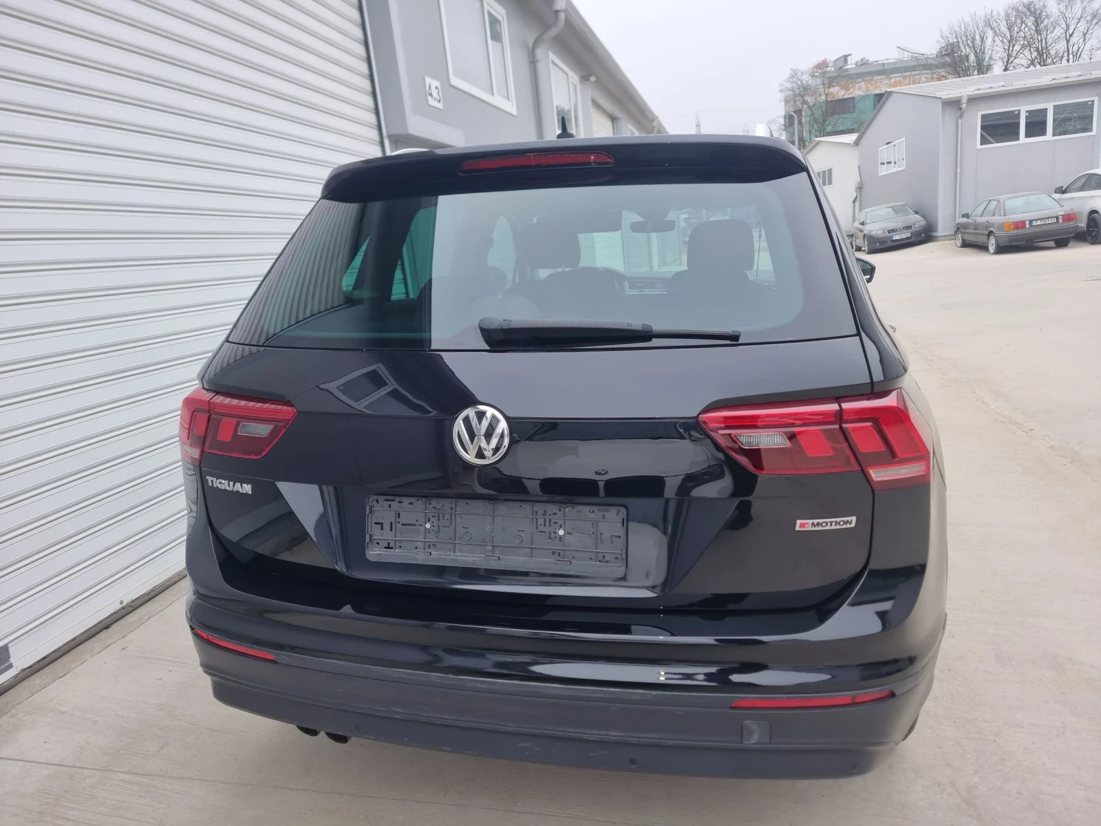 VW Tiguan 2.0TDI, снимка 8 - Автомобили и джипове - 53857638