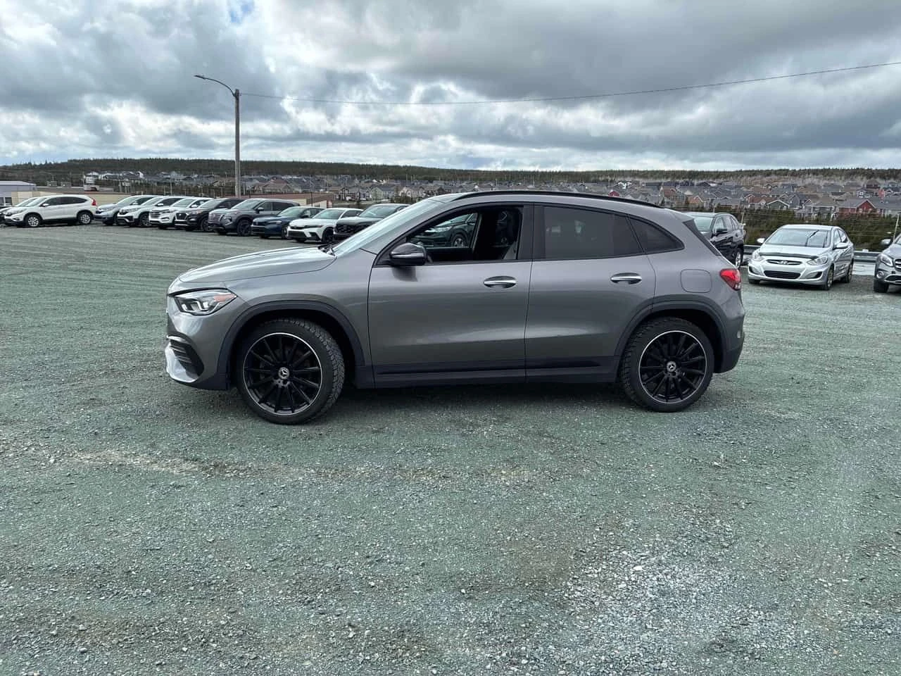 Mercedes-Benz GLA 250 * CARFAX * АВТОКРЕДИТ БЕЗ ПЪРВОНАЧАЛНА ВНОСКА, снимка 2 - Автомобили и джипове - 54788009