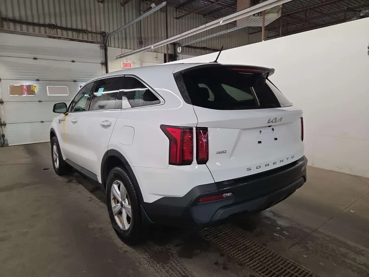 Kia Sorento LX+ | LANE ASSIST| ПОДГРЕВ| ПАНО| 2 КЛЮЧА| 7 МЕСТА, снимка 4 - Автомобили и джипове - 54838559