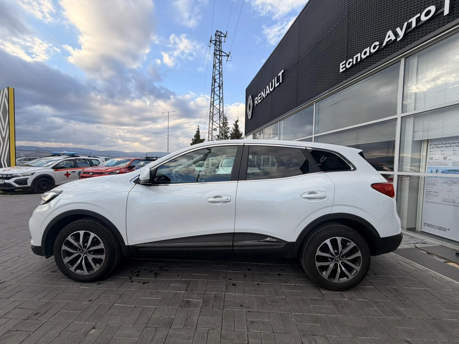 Renault Kadjar 1.3 TCe / 140 к.с. / аutomatic, снимка 8 - Автомобили и джипове - 56626393