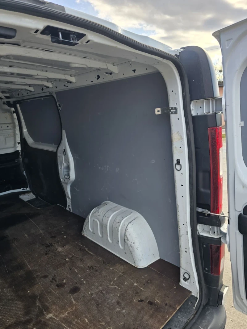 Opel Vivaro, снимка 7 - Бусове и автобуси - 53419827