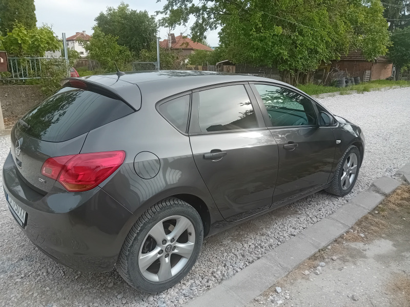 Opel Astra, снимка 1 - Автомобили и джипове - 45343793
