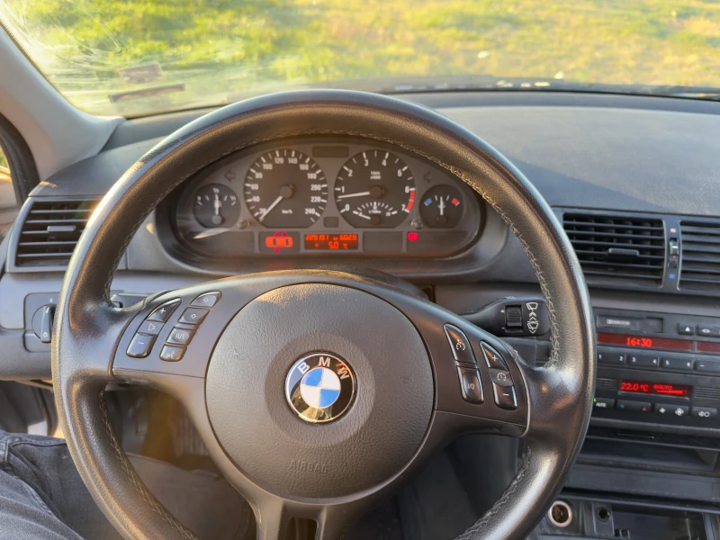 BMW 320 i, снимка 5 - Автомобили и джипове - 48435183