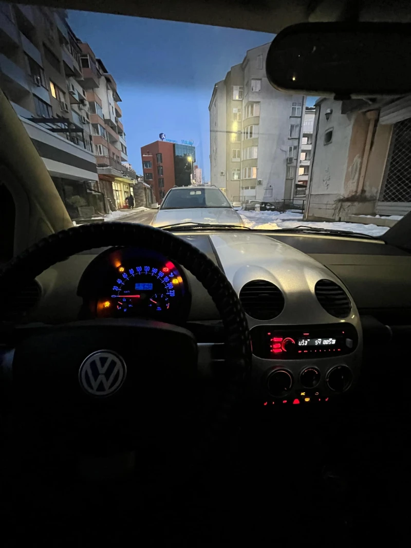 VW New beetle, снимка 10 - Автомобили и джипове - 49212849