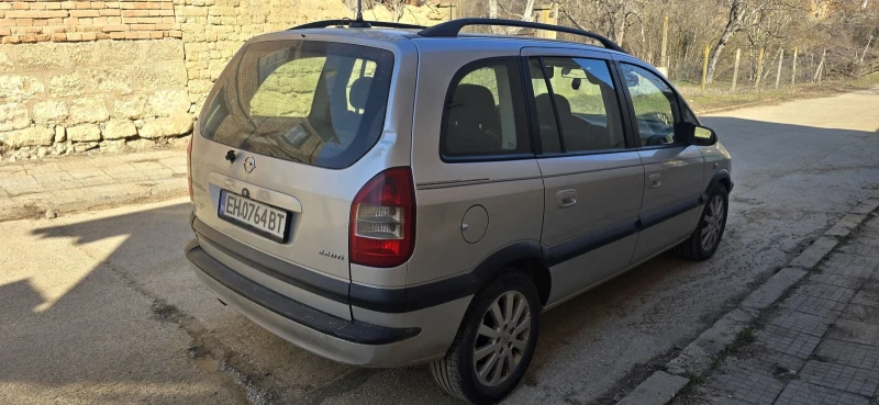 Opel Zafira 2.2 дизел, снимка 4 - Автомобили и джипове - 49569107