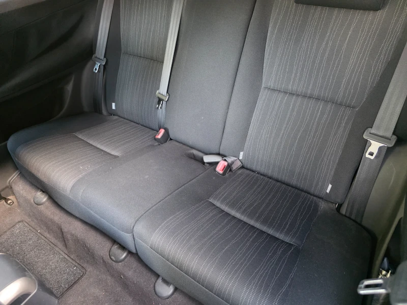 Toyota Auris 1.6 LPG, снимка 10 - Автомобили и джипове - 52176153