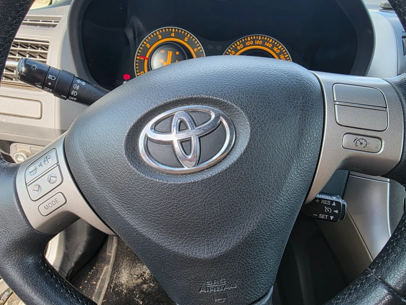 Toyota Auris 1.6 LPG, снимка 13 - Автомобили и джипове - 52176153