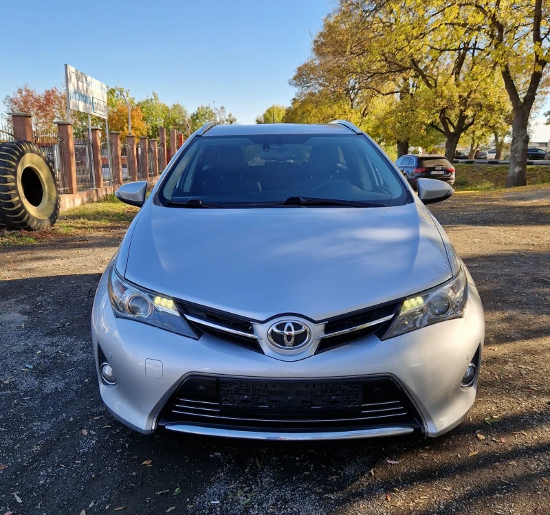 Toyota Auris 2.0D4D Full, снимка 2 - Автомобили и джипове - 52237041